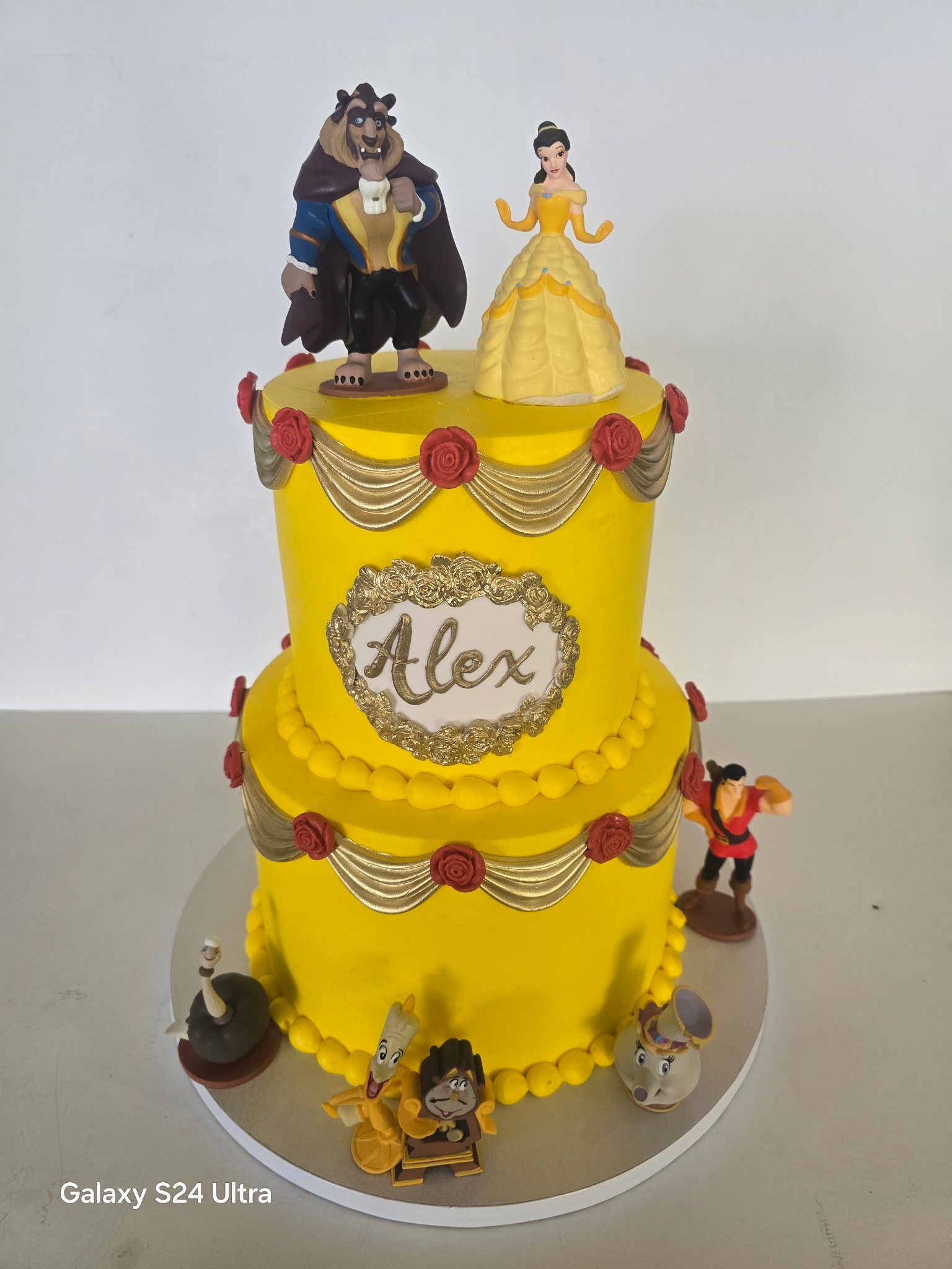 1159228405426946230-1